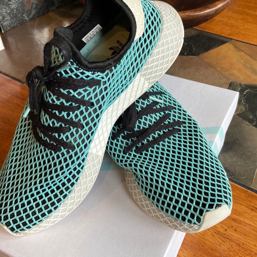 Used with box Adidas Parley!